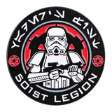 Broches star wars noir en émail avec stormtrooper blanc tenant un blaster et insigne galactic empire rouge et noir 501st legion