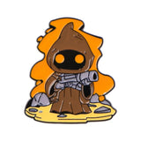 Broches pins star wars avec pin jawa chibi marron aux yeux orange lumineux et blaster argent sur fond flammes oranges