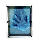 Cadre sculpture art 3d décoration avec pin art main bleue sur panneau transparent à coins noirs pour objet insolite vintage petit farceur