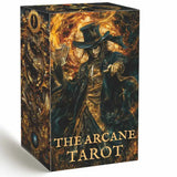 La boîte du tarot magic arcana cartés anglais présente une illustration dramatique d’une figure sombre avec un haut-de-forme sur fond doré enflammé