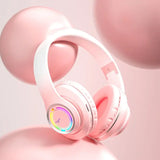 Casque audio bluetooth pastel rose avec led arc-en-ciel et latence ultra-faible pour gamers exigeants