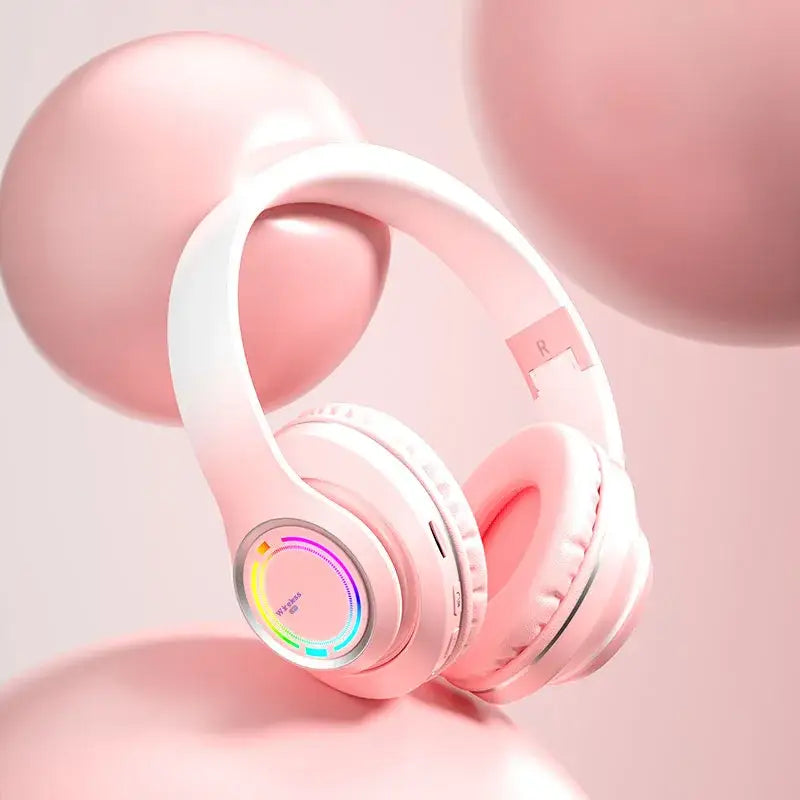 Casque audio bluetooth pastel rose avec led arc-en-ciel et latence ultra-faible pour gamers exigeants