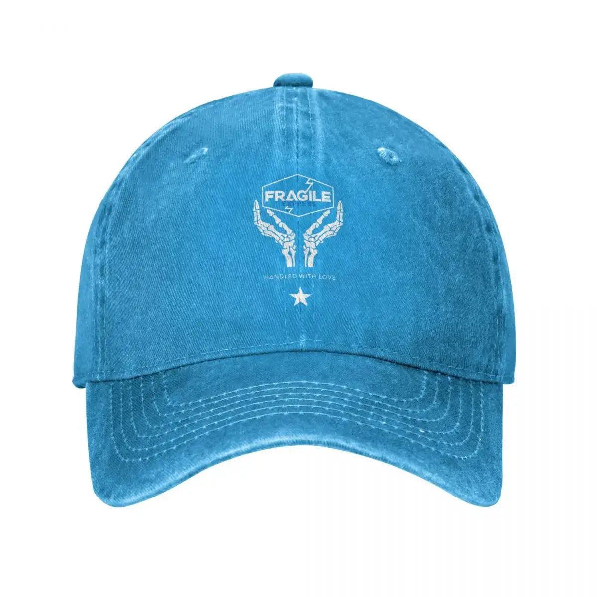 Casquette death stranding fragile en denim bleu délavé avec logo brodé blanc fragile et texte handled with love