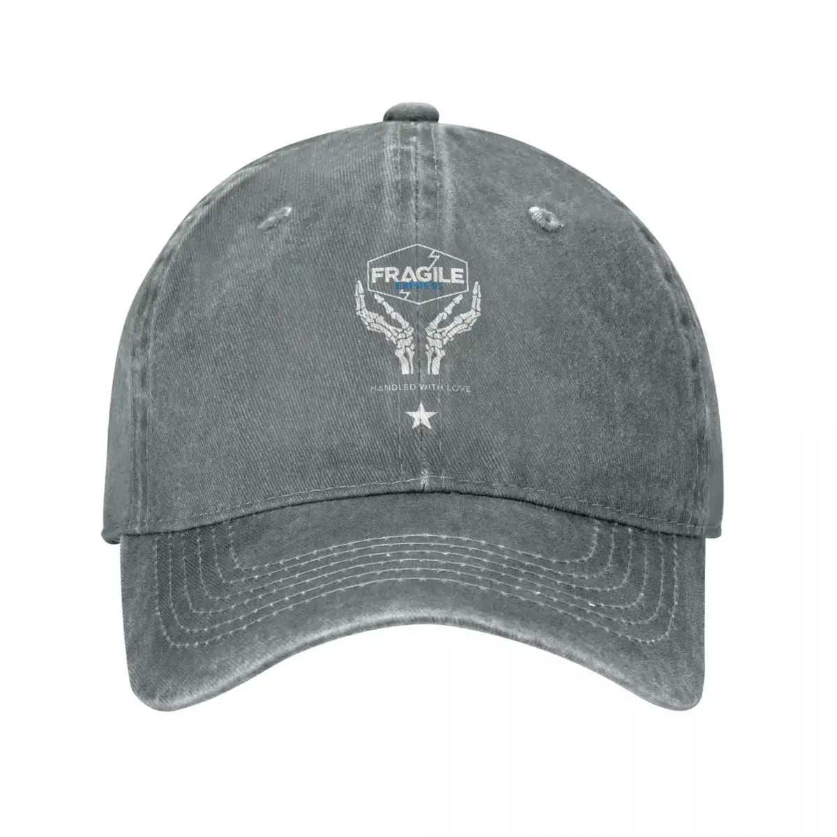 Casquette death stranding fragile grise délavée avec logo brodé blanc fragile manié avec amour pour sam porter bridges