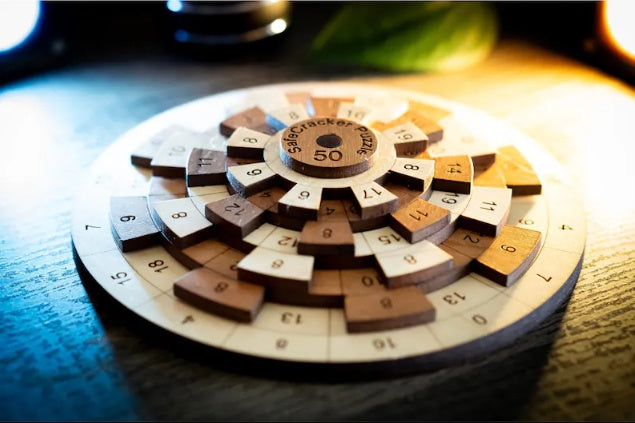 Casse-tête Coffre-fort 50 – Puzzle mathématique en bois