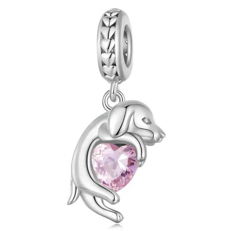 Charm chien argent en forme de chien avec un cœur rose pour une touche d’élégance sur bracelet chiens argent