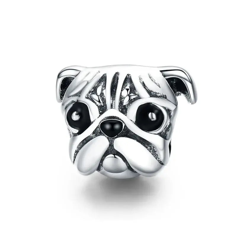 Charm chien argent en forme de carlin avec yeux et nez en émail noir pour bracelet chiens argent et touche d’élégance