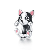 Charm chien argent en argent représentant un chiot noir et blanc avec oreilles roses pour bracelet chiens argent élégants