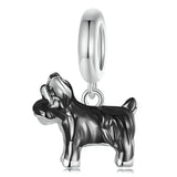 Charm chien argent en argent poli avec sculpture détaillée apportant une touche d’élégance au bracelet chiens argent