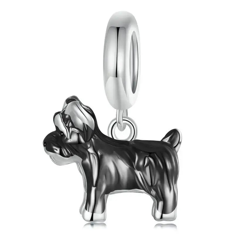 Charm chien argent en argent poli avec sculpture détaillée apportant une touche d’élégance au bracelet chiens argent