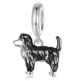 Charm chien argent en argent avec détails en émail noir et finition polie, idéal pour bracelet chiens argent et touche d’élégance