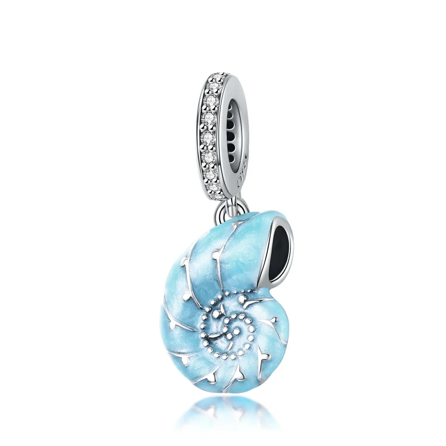 Charme océan en émail bleu clair avec détails argentés et anneau serti de diamants pour bracelet océan