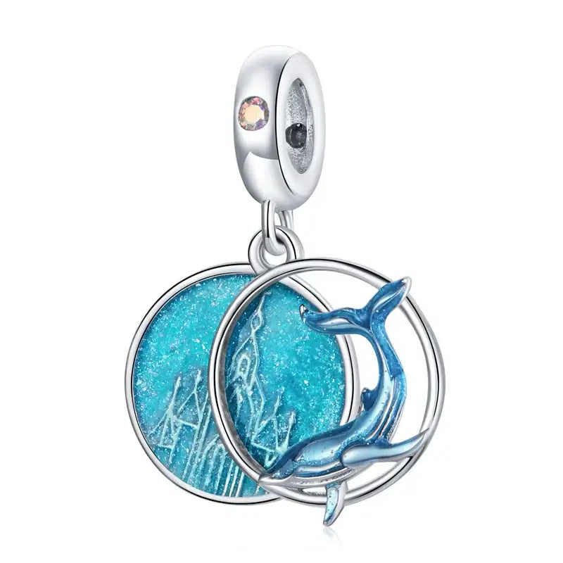 Charm en argent pour bracelet océan avec émail bleu, scène océan pailletée et motif château de glace circulaire