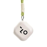 Chauffe-mains rechargeable hexagonal blanc avec logo noir minimaliste et cordon tressé vert pour mains chaudes hiver doux restez