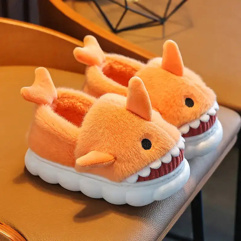 Chaussons hiver coton requin orange en peluche avec dents blanches intérieur rouge en coton aux motifs doux