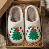 Chaussons hiver sapin de noel blancs en peluche avec sapins de noel verts brodés pour chaussons femme hiver