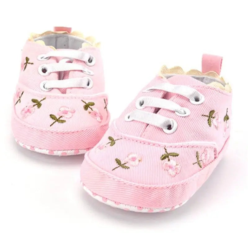 Embroidered baby girl shoes