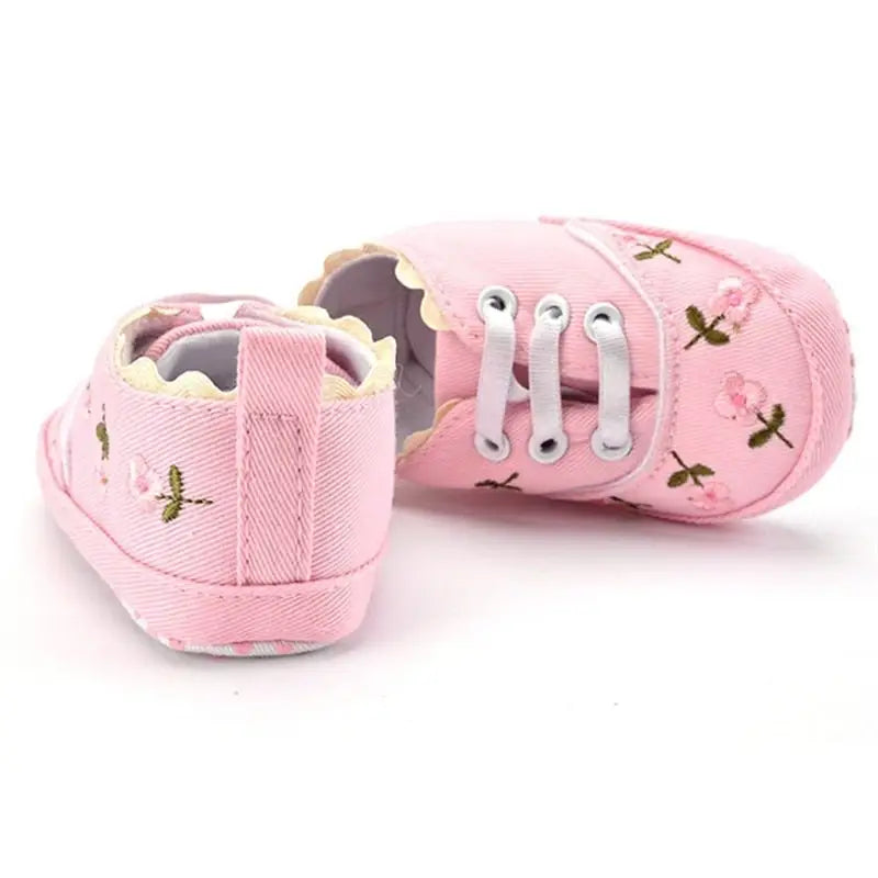 Embroidered baby girl shoes