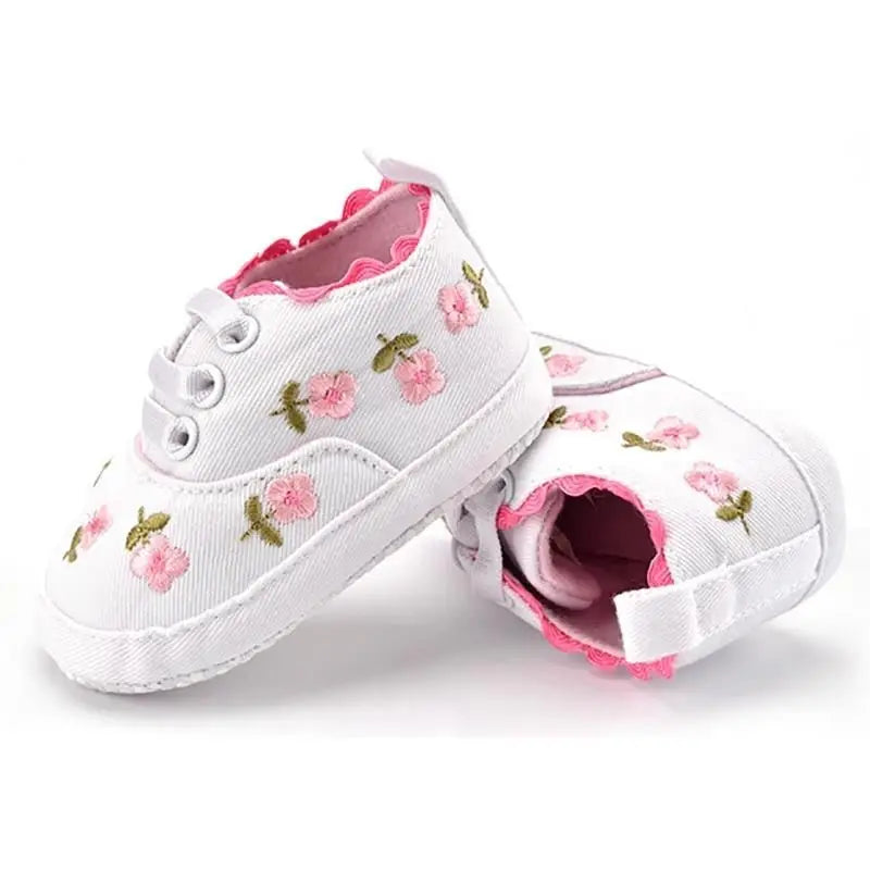 Embroidered baby girl shoes