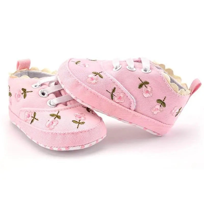 Embroidered baby girl shoes