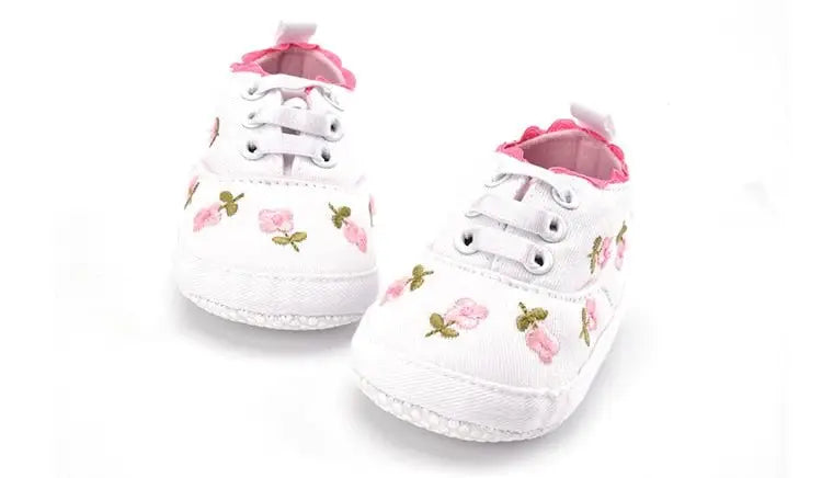 Embroidered baby girl shoes