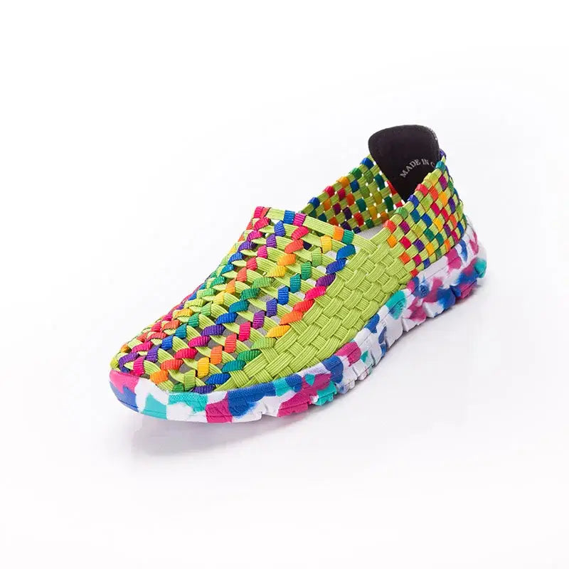Chaussures tressées d’été pour femmes mocassins tressées avec base vert citron et semelle multicolore à motifs