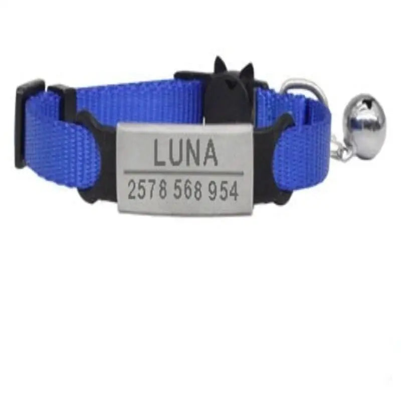 Collier à graver personnalisé pour chat en bleu avec boucle noire, plaque gravée luna et numéro, clochette métallique attachée