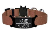 Collier à graver personnalisé pour chat en tissu marron avec boucle chat noire et médaille gravée nom numéro