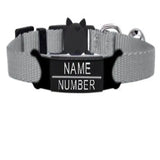 Collier à graver personnalisé pour chat en tissu gris avec boucle noire et plaque gravée nom et numéro