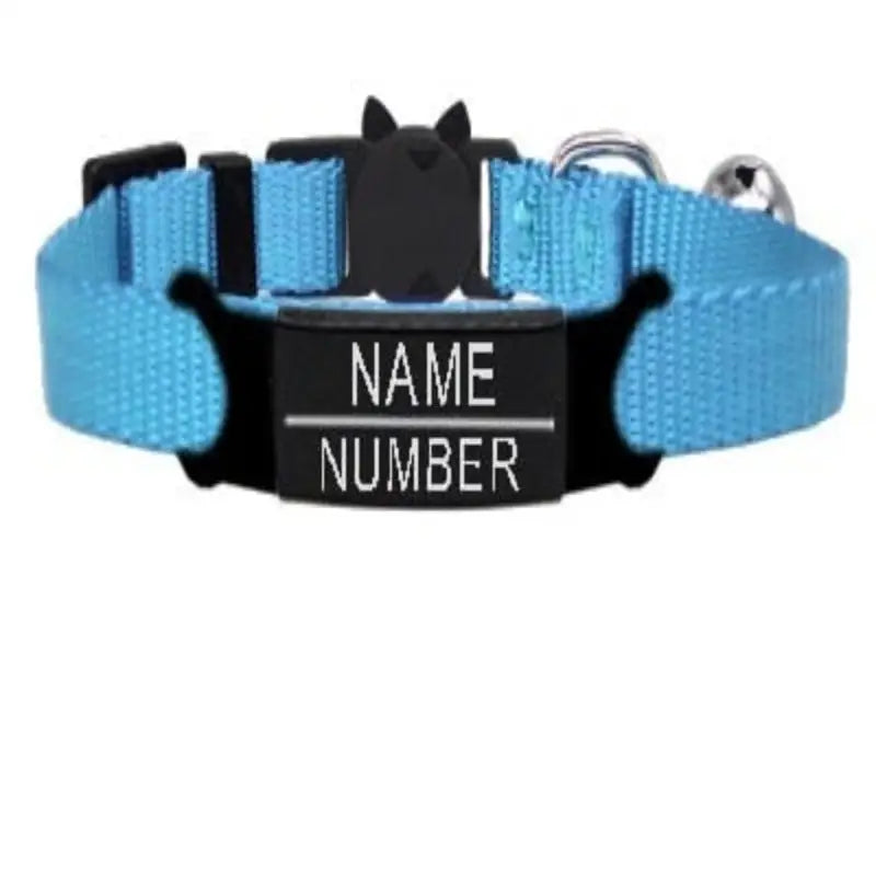 Collier à graver personnalisé pour chat en tissu bleu clair avec boucle noire et médaille gravée nom et numéro