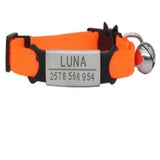 Collier à graver personnalisé pour chat en orange avec plaque argentée gravée luna et grelot métallique brillant