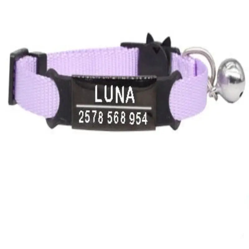 Collier à graver personnalisé pour chat chère cliente lavande avec boucle noire, plaque gravée luna et clochette argentée