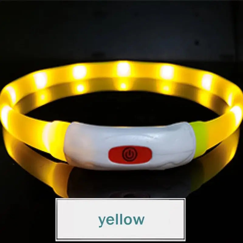 Collier chien led silicone rechargeable jaune avec bouton blanc et logo rouge confortable à porter