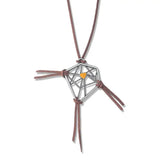 Collier attrape-rêves inspiré death stranding avec pendentif géométrique argent et cœur orange sur cordon en suède marron