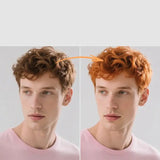 Homme avec cheveux bouclés roux portant un t-shirt rose utilisant une coloration temporaire cheveux cire colorante halloween
