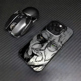 Coque iphone anime attaque des titans pro max dos en illustration noir et blanc visage stylisé aux yeux verts