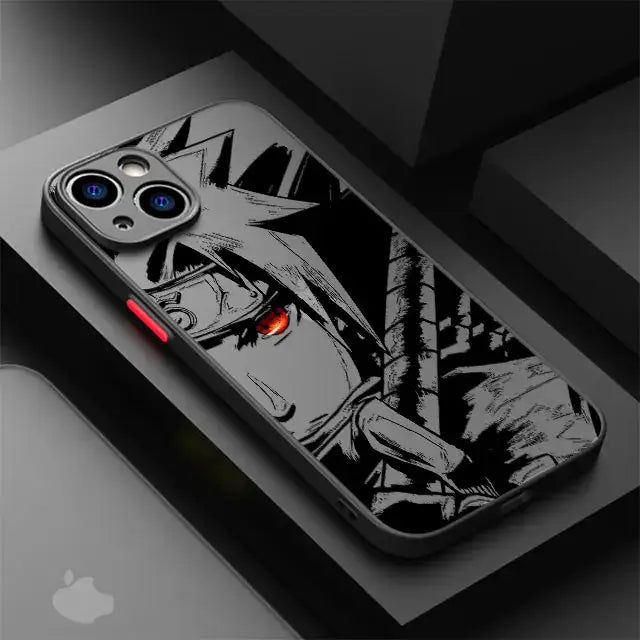 Coque iphone anime naruto noir et blanc avec détail œil rouge lumineux vue arrière pour iphone 13