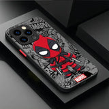 Coque iphone marvel spider-man rouge et noir chibi deadpool style bande dessinée accessoire geek vue arrière