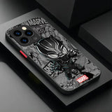 Coque iphone marvel spider-man avec illustration chibi black panther couleur noire et logo marvel rouge accessoire geek