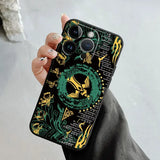 Coque iphone noire avec motifs verts et dorés inspirés de zelda pour protection telephone zelda moderne et élégante vue arrière