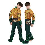 Costume aquaman pour enfant avec tissu texturé vert et doré effet écailles et épaulettes renforcées idéal déguisement carnaval magasins de jouets