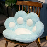 Coussin de siège en peluche patte d’ours bleu clair avec accents blancs circulaires sur chaque patte