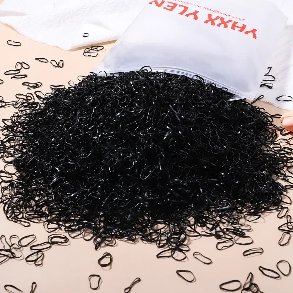 Un tas d Elastique pour bracelet noir brillant en matière élastique déversé d un sachet blanc Yxxyen pour loisirs créatifs et bracelets uniques carnavals