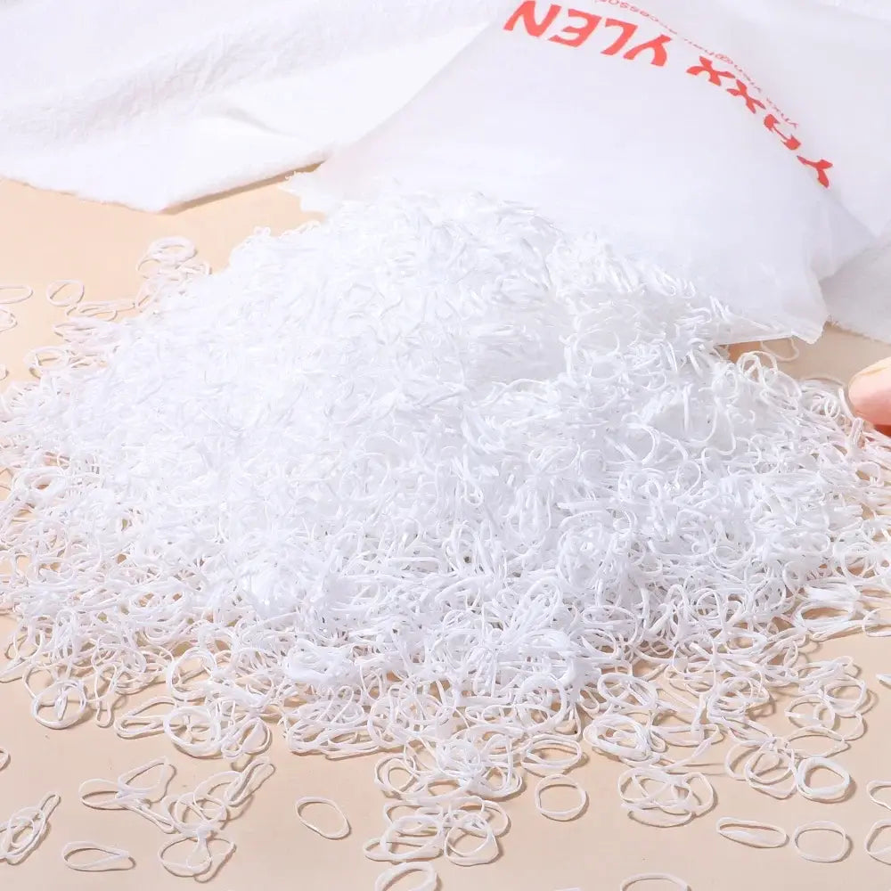 Un lot de 500 élastiques transparents blancs pour bracelet idéal pour loisirs créatifs et déguisement carnaval