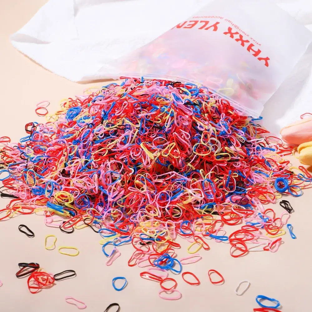 Un lot de 500 élastiques colorés en plastique transparent idéal pour bracelets uniques et loisirs créatifs carnaval