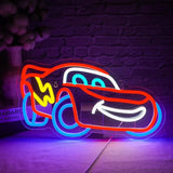 Enseigne néon cars mcqueen en forme de lightning mcqueen rouge avec roues bleues et éclairs jaunes usb pratique décoration murale chambre d’enfant course stylisée