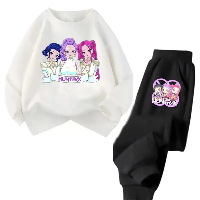 Sweatshirt blanc à manches longues avec graphisme coloré anime de trois filles et bannière huntrx ensemble sweat pantalon demon hunters couleurs disponibles