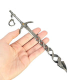 Clé porte-clés en métal argenté en forme dépée ranni elden ring avec lame torsadée et hilt orné de la collection dépées elden ring