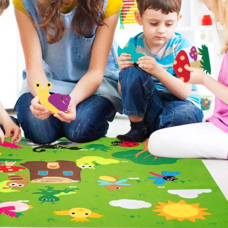 Tableau de Contes Montessori en Feutre (Carte Murale Interactive)