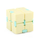 Cube magique puzzle fidget cube magique crème avec connecteurs en plastique bleu clair pour usage puzzle anti stress